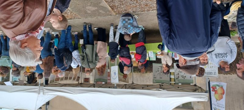 Foule devant le stand des CDP à PAYRé le 20241020