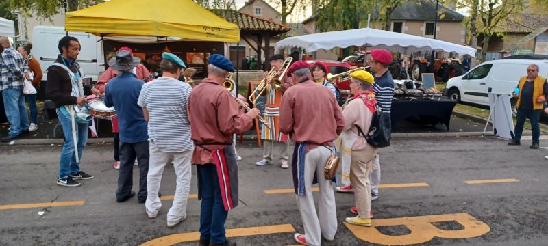 La fanfare pour la fête de Pommes à Payré 20241020