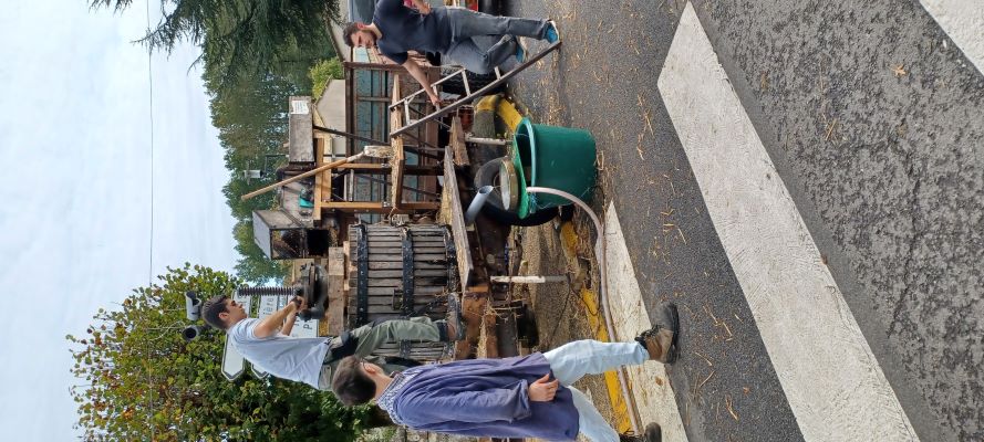 Le pressoir de la fête de la Pomme à Payré 20241020